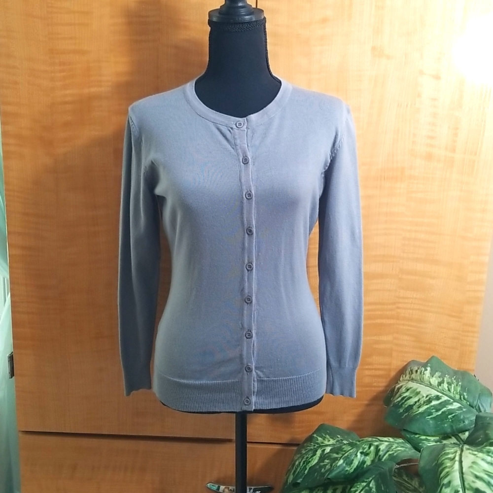 NWOT Melrose Chic NY gray cardigan